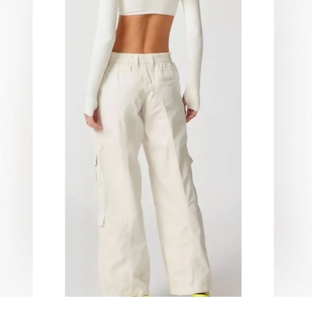BDG Y2K CARGO PANTS SIZE SMALL
